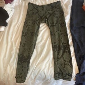 Army green lululemon quarter leggings size 4